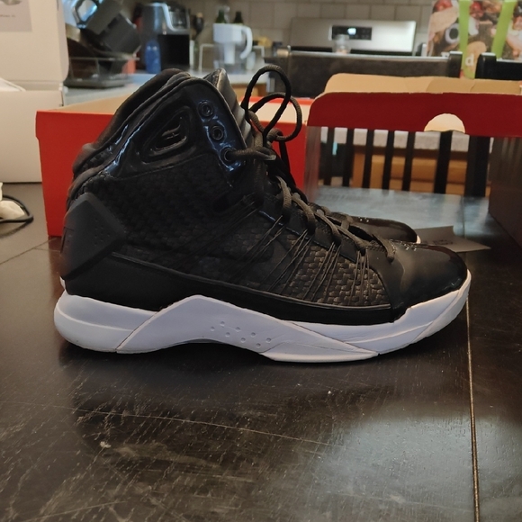 Nike Hyperdunk Lux